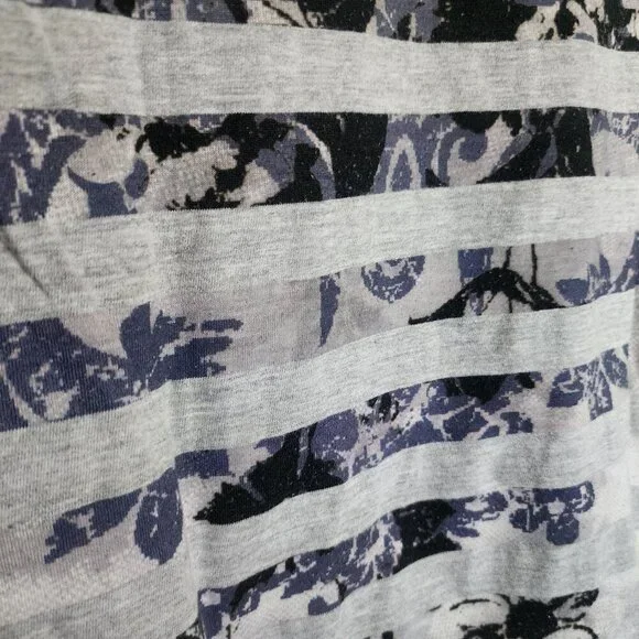 Buckle DAYTRIP Vtg Y2K Top Fairycore Whimsical Goth Tee Size L Gray Blue V-Neck - Picture 2 of 6